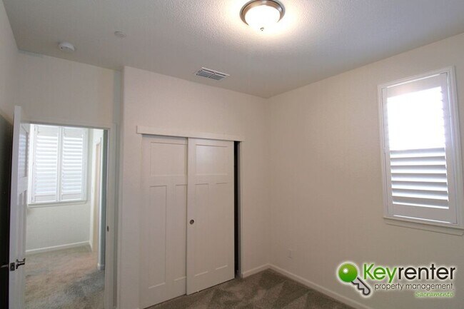 Building Photo - 1061 Chapelhill Ln