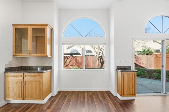 Building Photo - Desirable North Napa 3 Bed Single-Family Home