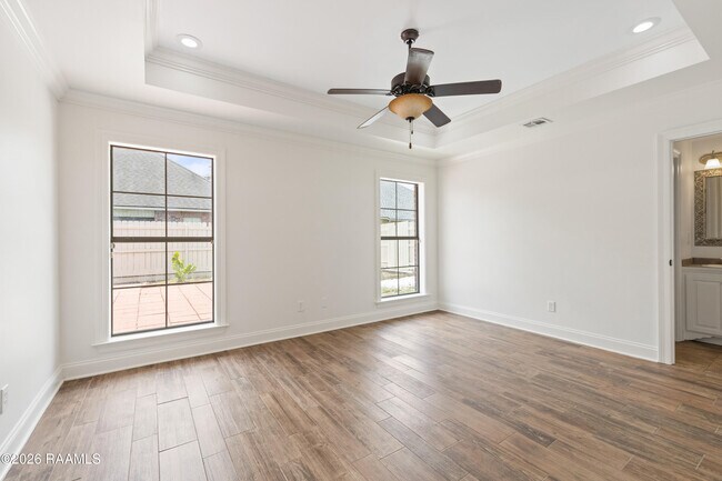 Building Photo - 206 Oak Hill Ln