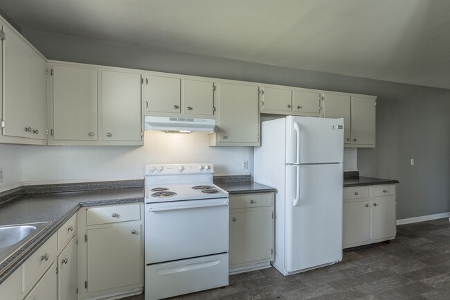 Building Photo - 3 Bedroom, 1 Bath home in the heart of Red...