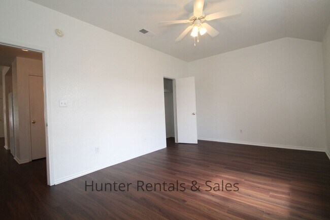 Building Photo - Holy Toledo!