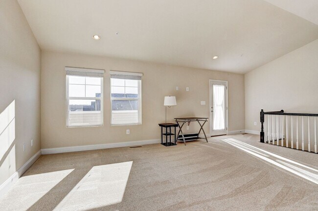 Building Photo - Massive 4 BR/2 Full BA & 2 Half BA EOG Tow...