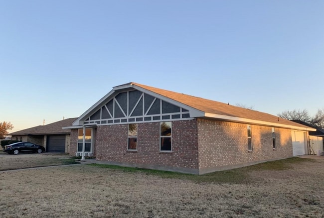 Building Photo - 6 Shady Brook Ct