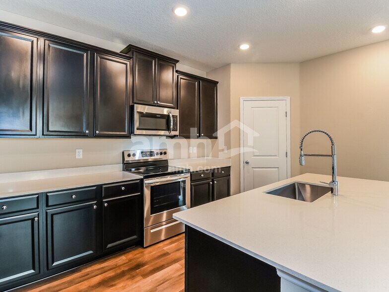 Building Photo - 163 Hemlock Point