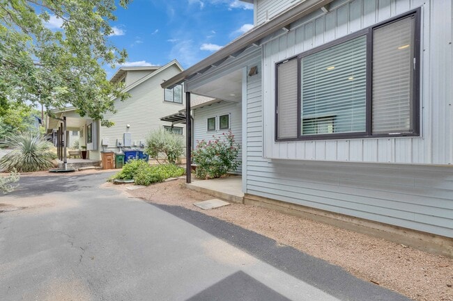 Building Photo - 3505 Villa Ct