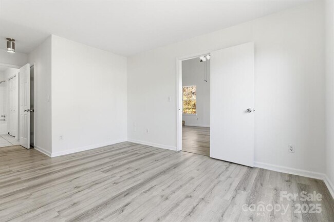 Building Photo - 6113 Windsor Gate Ln