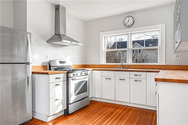 Building Photo - 9 Linden Ave