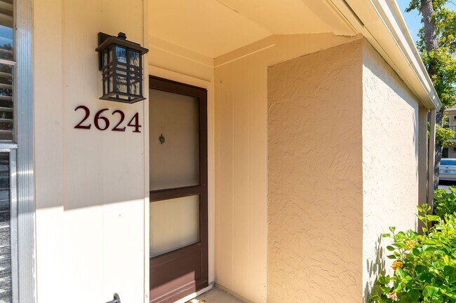 Building Photo - Conveniently located Unfurnished 2-bed, 2-...