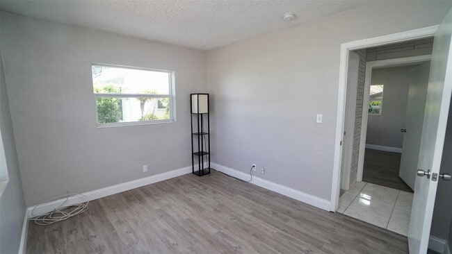 Building Photo - 5908 NW 81st Ave