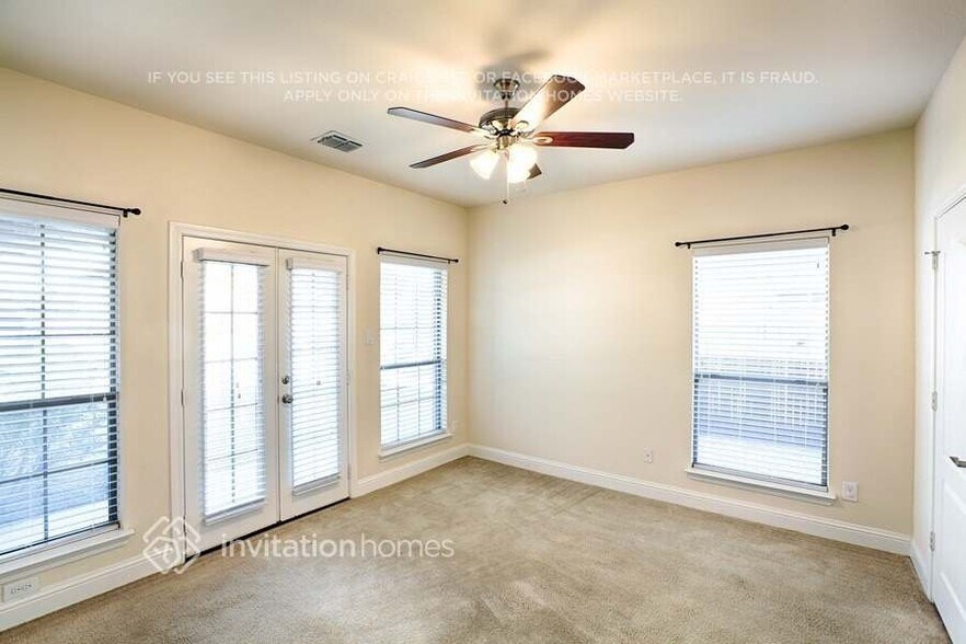 Building Photo - 721 W Talon Dr
