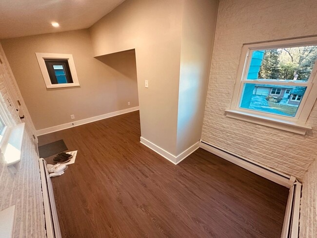 Building Photo - Remodeled Country House