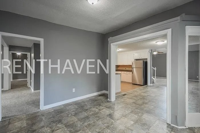 Building Photo - 821 Setter Ln