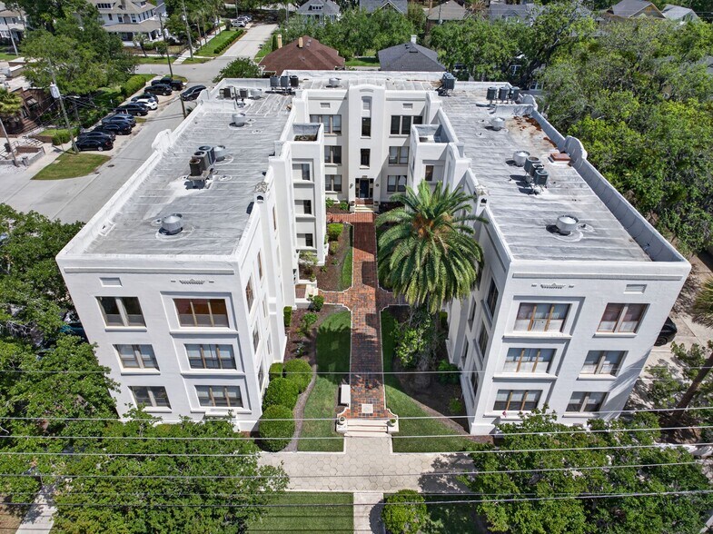 Building Photo - 2545 Oak St
