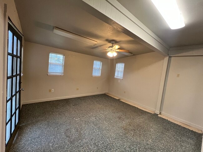Building Photo - 505 Rustic Pl