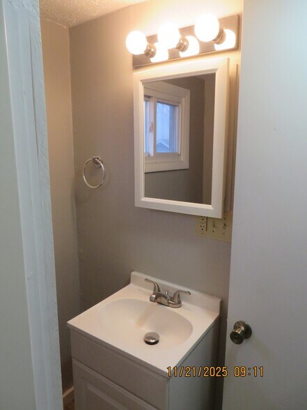 Building Photo - 919 Walnut St