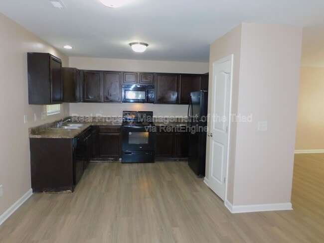 Building Photo - 2035 Chapel Park Ln
