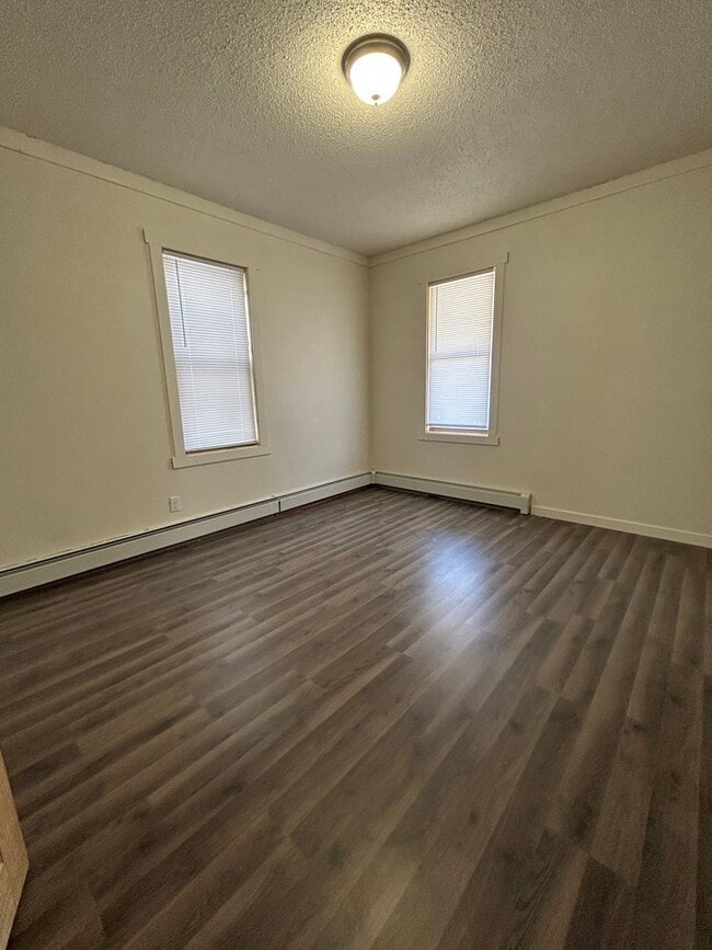 Building Photo - Three Bedroom Home Near Gundersen