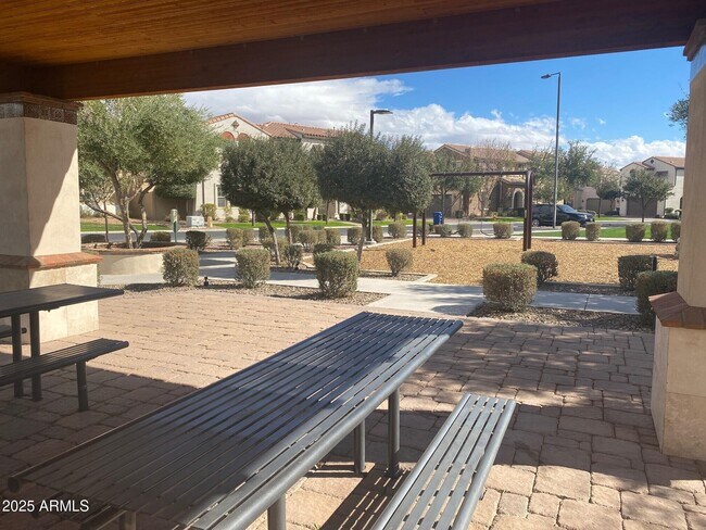 Building Photo - 1945 W Yellowstone Way