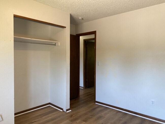 Building Photo - STUDENTS WELCOME! 4 Bed 3 Bath Home in West Ft Collins w/ Garage and Fenced Yard - Lawn Care Incl...