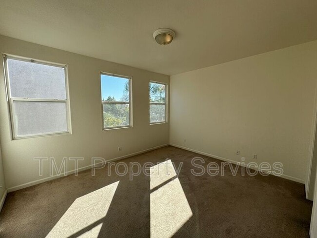 Building Photo - 3066 Staysail St