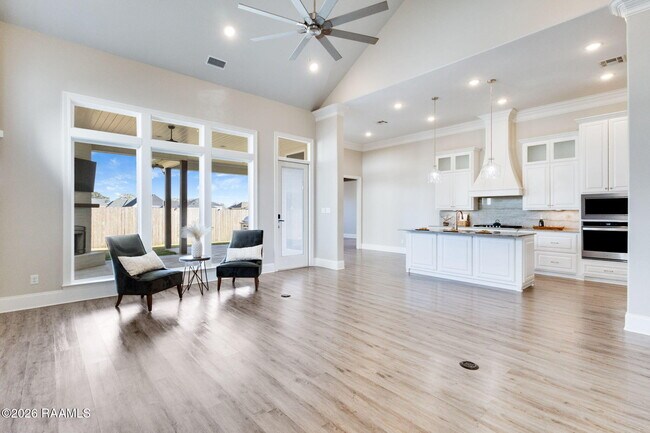 Building Photo - 315 San Marcos Dr