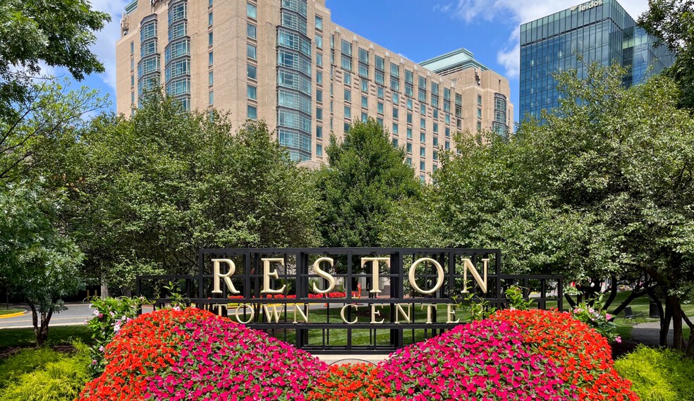 Building Photo - 1701 Lake Shore Crest Dr