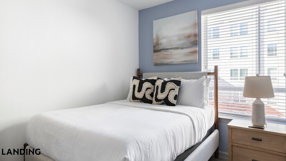 Building Photo - 1001 S Center St