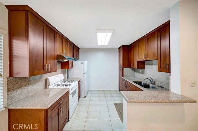 Building Photo - 5315 Zelzah Ave