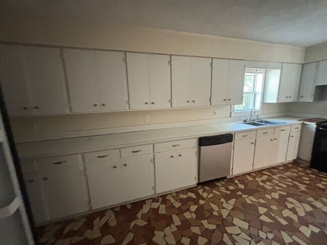 Building Photo - 116 Moss Oak Dr