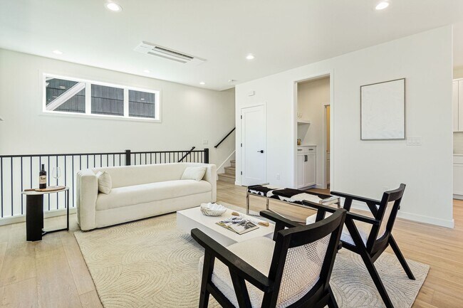 Building Photo - Montlake Townhome