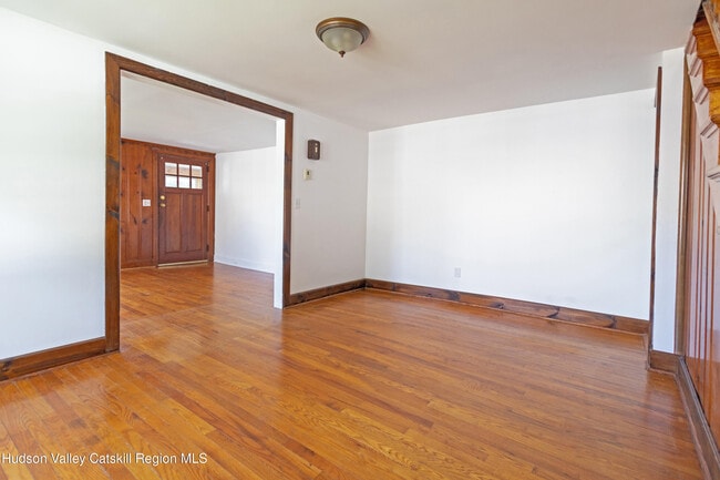 Building Photo - 8 Myer Ln