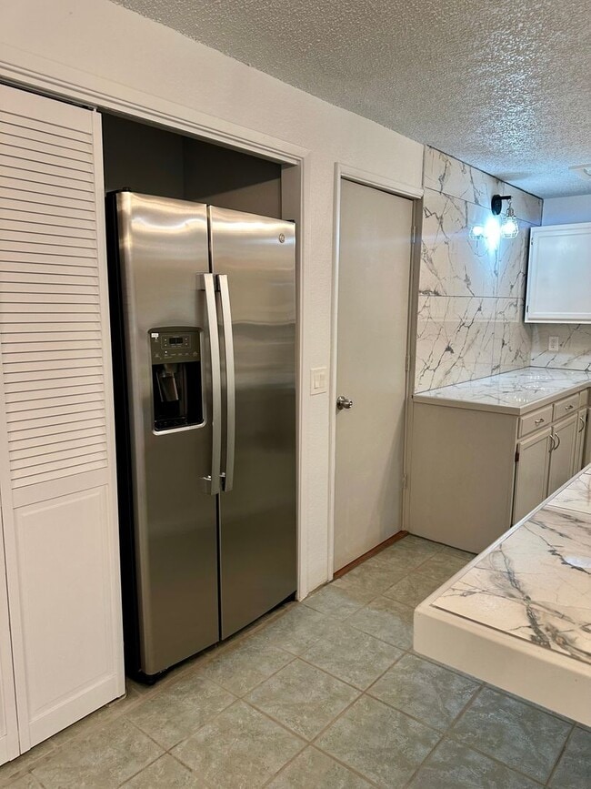 Building Photo - Updated 3bd/2BA South Suburbs Home with RV Parking, Large Yard & Garage