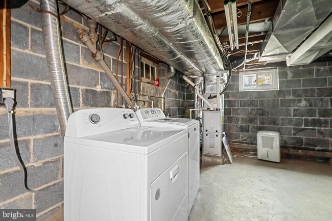 Building Photo - 1206 Sylvan Dr