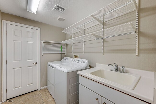 Building Photo - 11835 Portina Dr