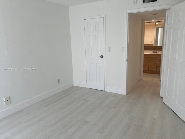 Building Photo - 210 172nd St