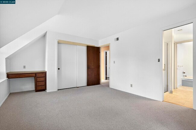 Building Photo - 58 St Andrews Ln