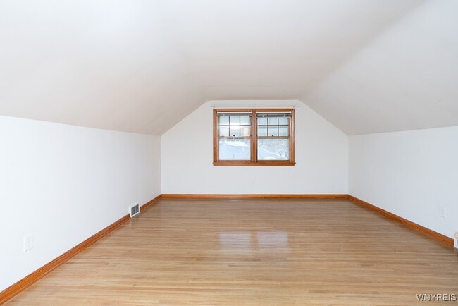 Building Photo - 685 Barrally St