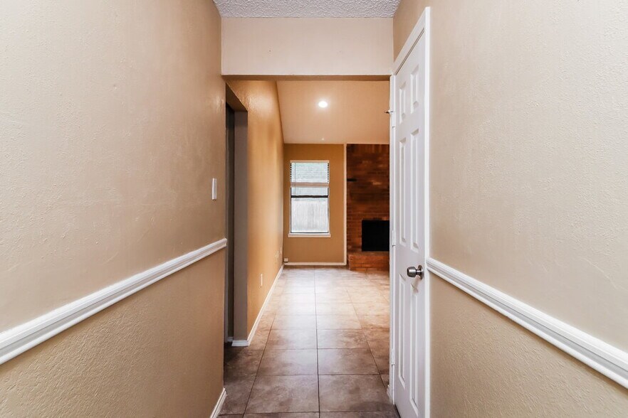 Building Photo - 7321 Hyde Ct