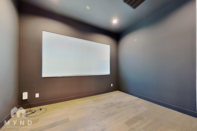 Building Photo - 6807 E Orion Dr