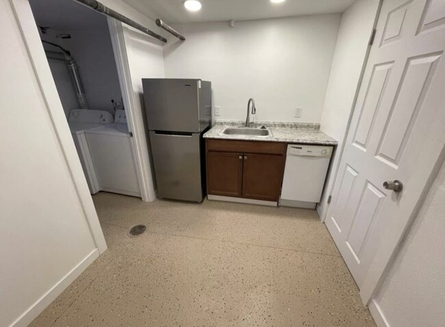 Kitchenette in basement - 730 Monroe St