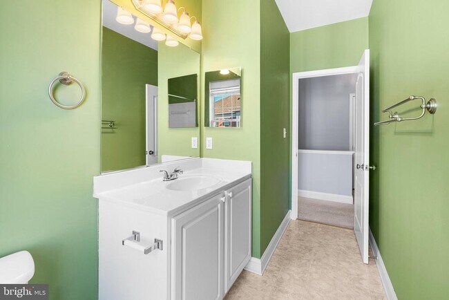 Building Photo - 92 Chevy Chase St