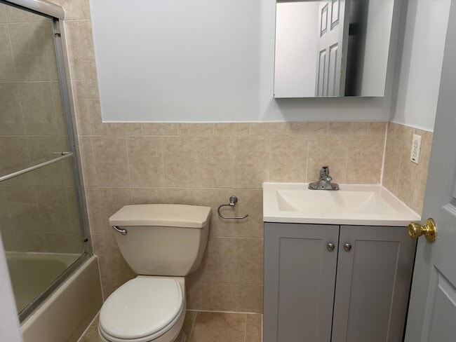 Building Photo - 183 Hutton St