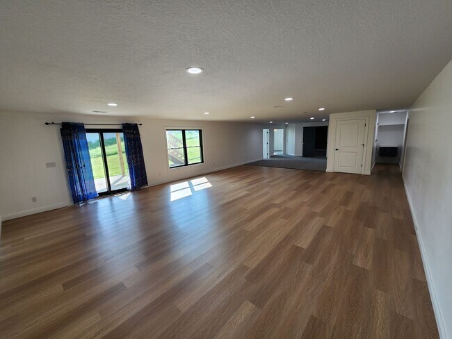 Building Photo - 6817 Timber Ct