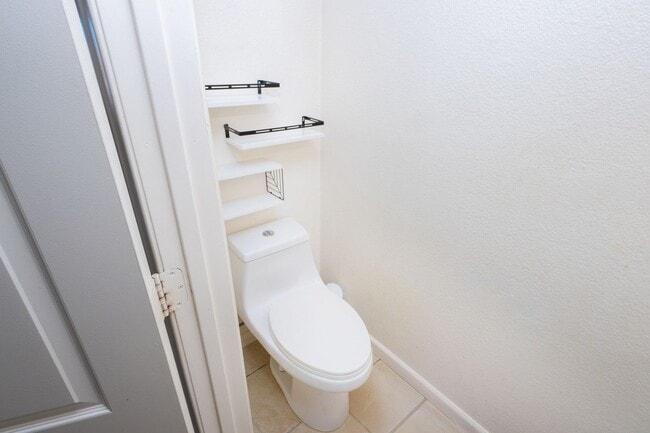 Building Photo - 2 Bedroom 1.5 Bath Available Now in El Cajon! AC/OFF STREET PARKING/IN UNIT LAUNDRY