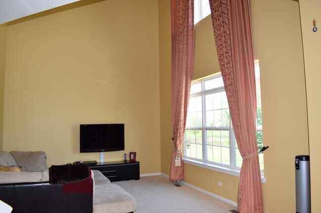 Building Photo - 2146 Cabrillo Ln