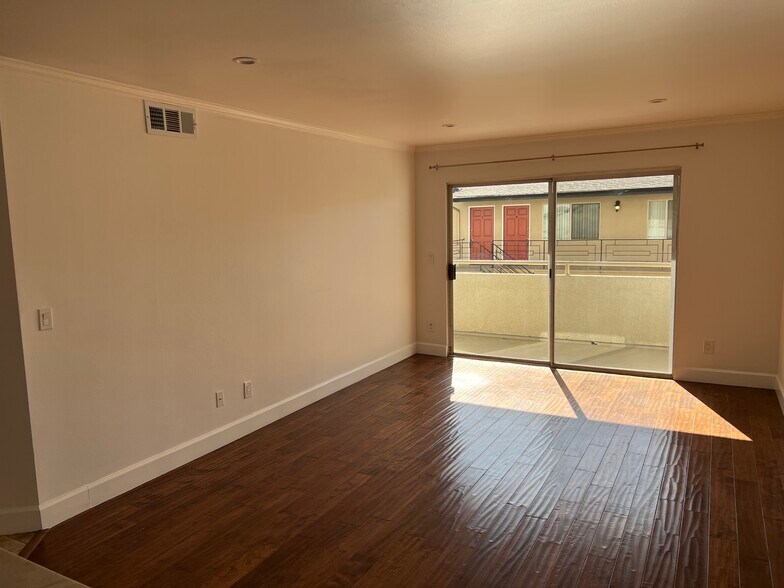 Building Photo - 1517 Armacost Ave