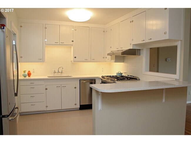 Building Photo - Charming Saint John's home with Washer/Dryer, Fenced Yard, Garage