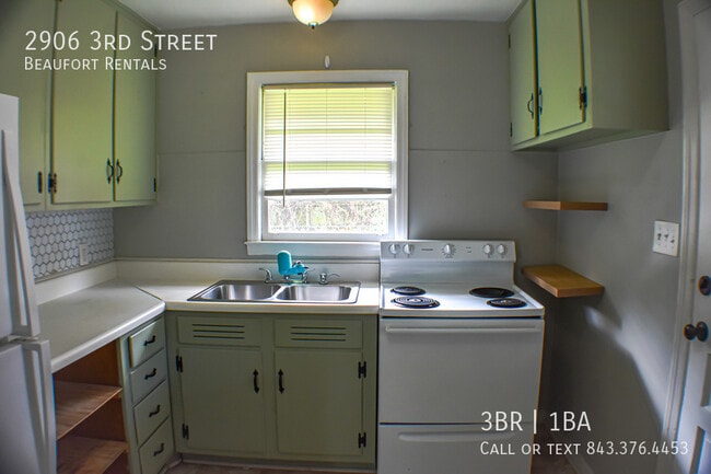 Building Photo - 2906 3rd St