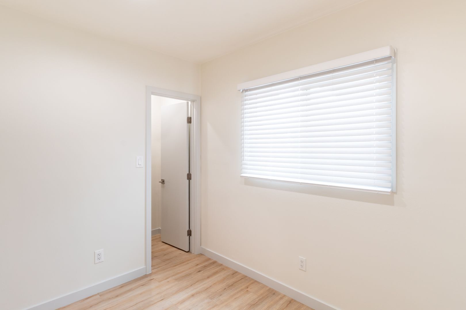 Building Photo - 1208 Daisy Ave