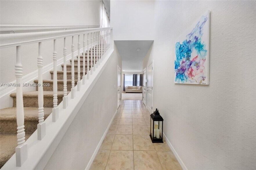 Building Photo - 932 Banyan Dr